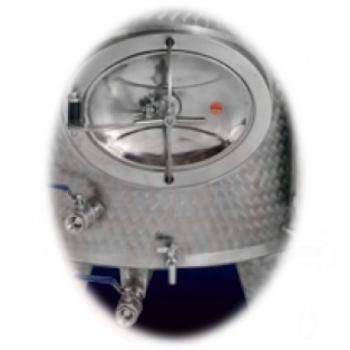 Accessories: cleaning door for tank